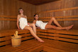 Freundinnen in der Sauna
