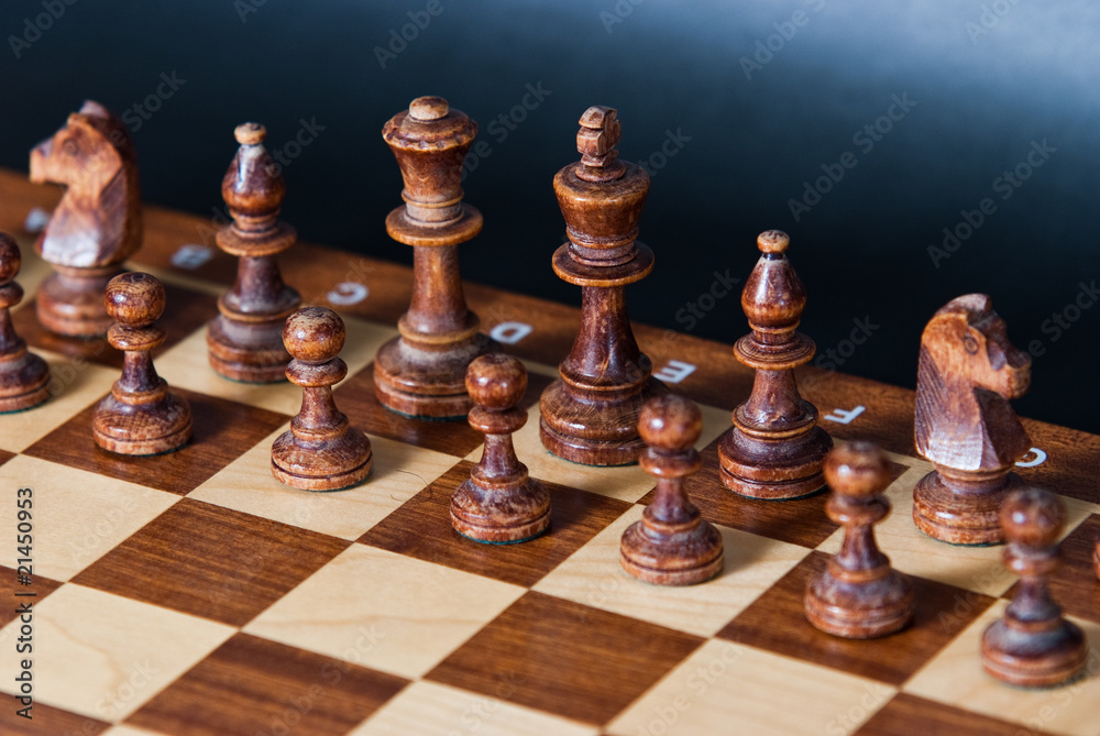 szachownica z czarnymi szachami - obrazy, fototapety, plakaty 