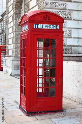 Fototapeta na wymiar Red telephone booth in London