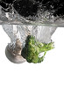 Champignon und Broccoli in Wasser
