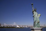 Fototapeta Nowy Jork - お台場の自由の女神とレインボーブリッジ
