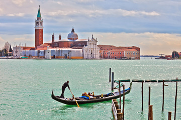 Wall Mural - Gondolier in front of San Giorgio Maggiore, Venice