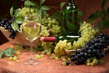 Wall Mural - White dry wine, fresh clusters of a grapes