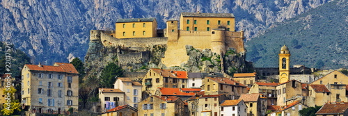 Fotografie, Obraz Vue panoramique de la citadelle et de la ville de Corte en Corse