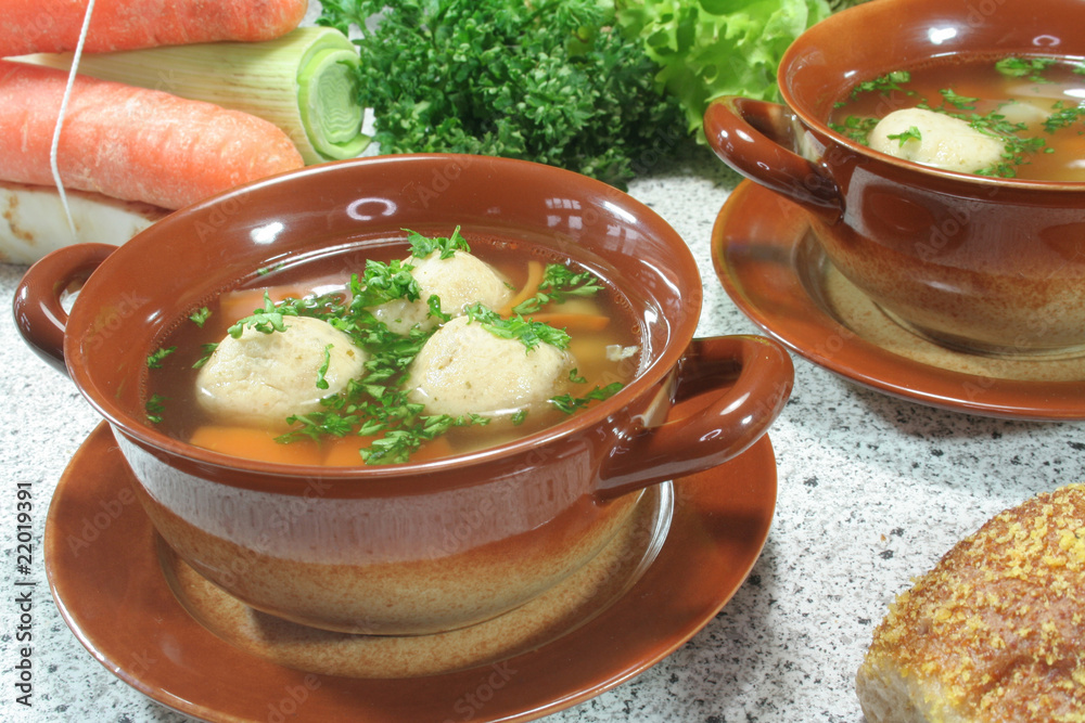 Stock-Foto „Markklößchensuppe“ | Adobe Stock Stock-Foto „Markklößchensuppe“ | Adobe Stock