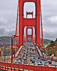 Fototapete - Golden Gate traffic