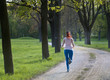 © Superingo - frau beim joggen von hinten