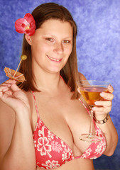 ragazza con cocktail