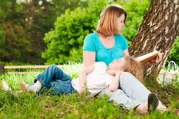 Poster - mother reading book to her daughter