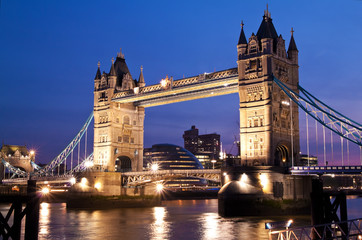 Wall Mural - The London Bridge at sunset