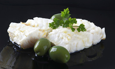 Cod fillets with parsley and green olives