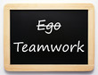 Teamwork und Ego Schild