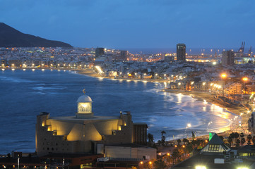 Fototapete - The City of Las Palmas de Gran Canaria at night