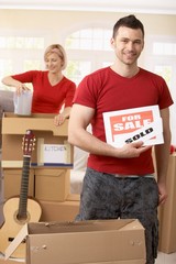 Poster - Couple unpacking boxes in new house