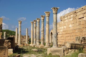 Fototapete - Colonnes romaines, Libye