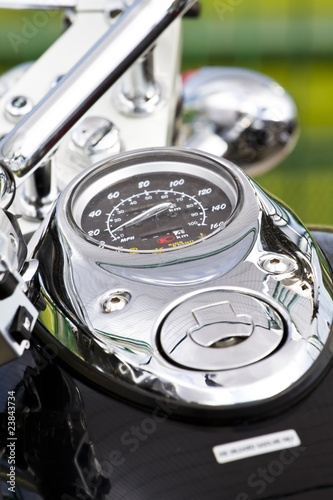 Obraz motocykl  zblizenie-na-duzy-chromowany-motocykl