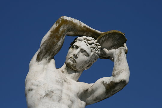 roma, statua dello stadio dei marmi