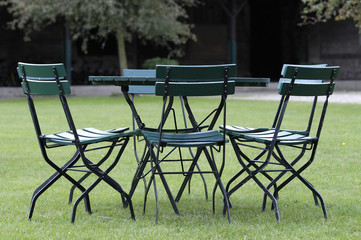 Chaises et table de jardin