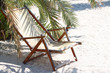 " Ein Platz an der Sonne ": Liegestuhl unter Palmen