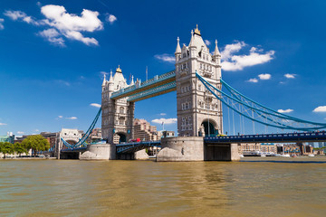 Canvas Print - Tower Bridge in London in a beautiful summer day