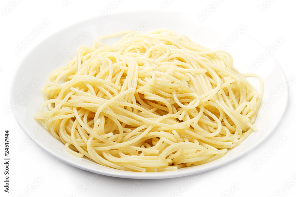 ein teller spaghetti auf weissem hintergrund Stock Photo