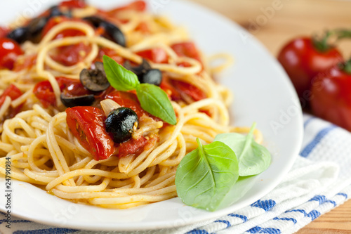 Fotografie, Obraz Spaghetti with cherry tomatoes and black olives