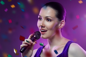 Wall Mural - singing girl