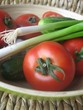 Pomidory i  zielona cebulka