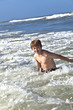 © travelview - child has fun in the waves