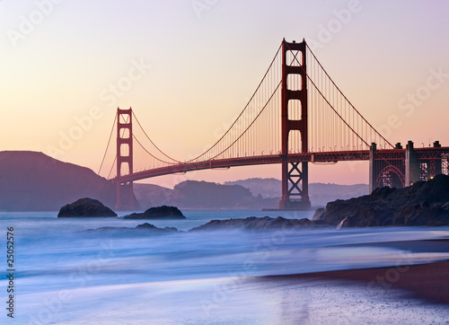 Photo San Francisco's Golden Gate Bridge at Dusk