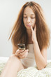 © Ni23 - Woman in bed with phone