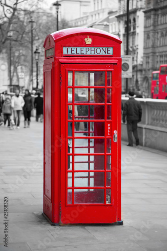 Tapeta ścienna na wymiar Red telephone booth in London