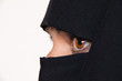 Symbolfoto Islam. Muslimische, verschleierte Frau mit Burka