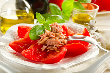 Canvas Print - salad with tuna and tomatoes-insalata tonno pomodori