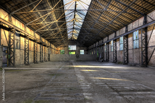 Nowoczesny obraz na płótnie Old empty warehouse