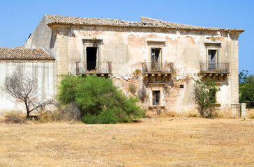 Fototapete - Old home in the interior Sicily country