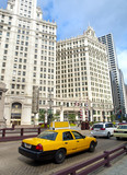 Fototapeta Uliczki - Typical Yellow Taxi in Chicago Streets