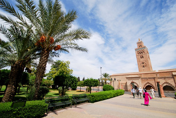 Canvas Print - Tourisme près de la Koutoubia