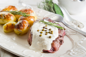 Canvas Print - tenderloin with cream sauce-filetto alla panna