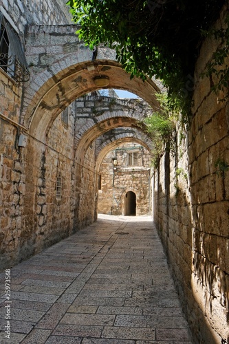 Naklejka dekoracyjna Arched passage in the Old City of Jerusalem