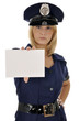 Polizistin mit leerem Schild