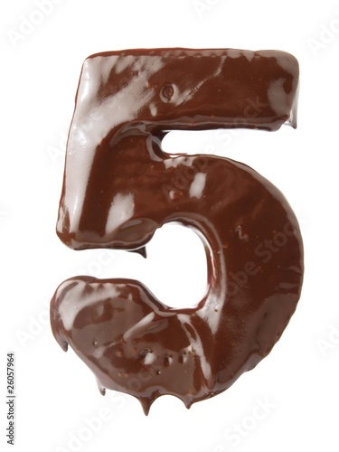 Шоколад число. Шоколад из пятерки. Цифра пять из шоколада. Шоколадная пятерка цифра. Шоколадная пятерка.