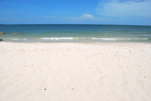 Lonng White Sand Beach.