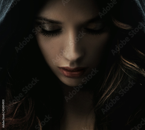 Cuadros en Lienzo Portrait of a mysterious woman