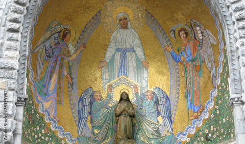 Fotografía nicchia con la statua di Bernadette