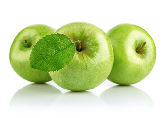 green apple fruits with leaf