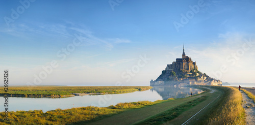 Dawn at Mont Saint Michel. Fotobehang