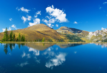 Wall Mural - beautiful mountain with a lake in the austrian alps