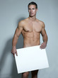 © zamphotography - nackter Mann mit Plakat