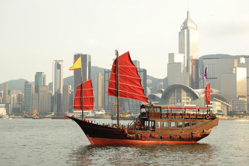 Canvas Print - sailboat sailing in the Hong Kong harbor